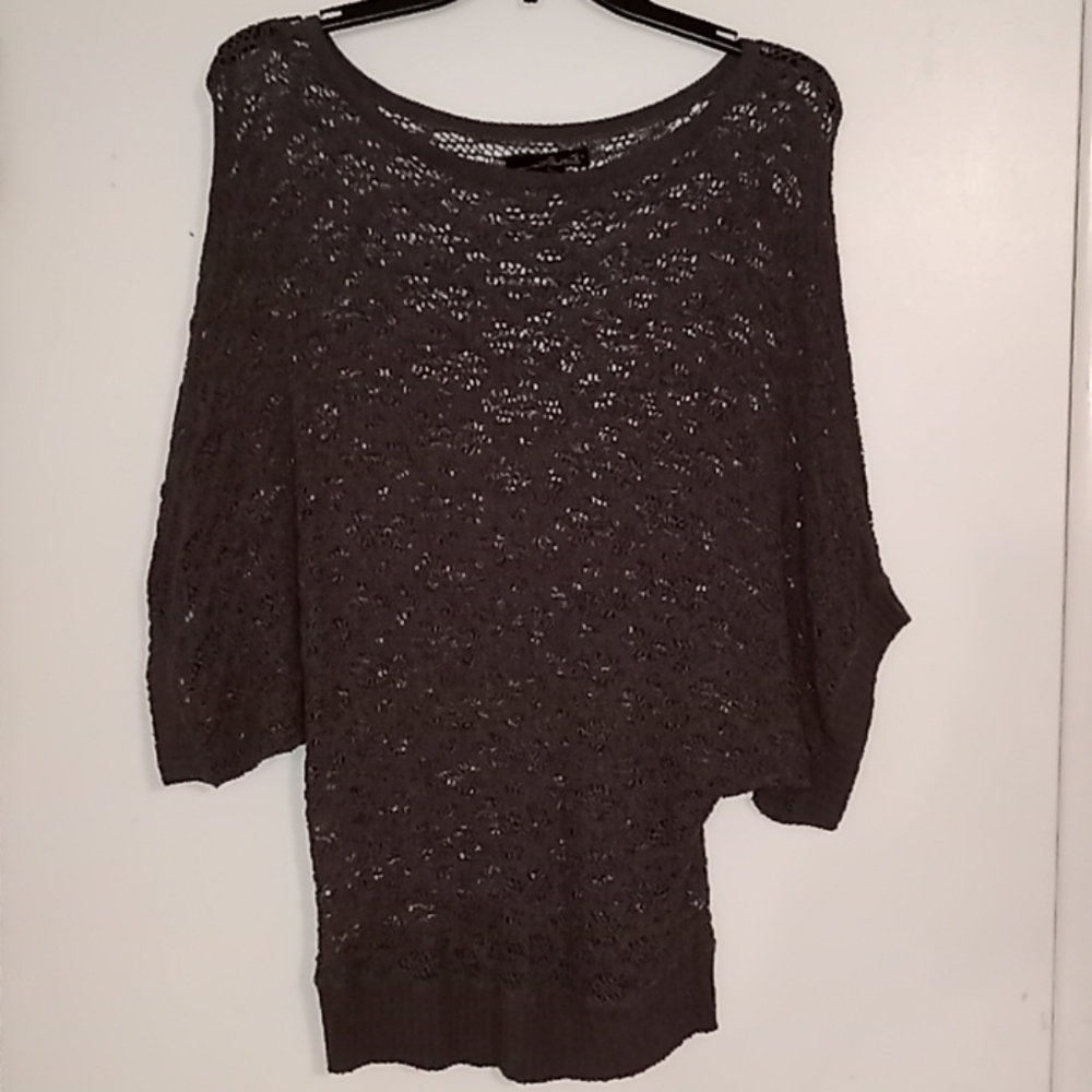 Sweater with 3/4 sleeves